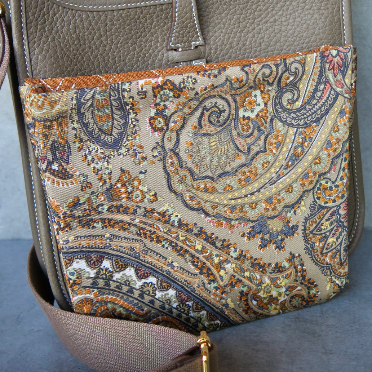 Paisley Gold